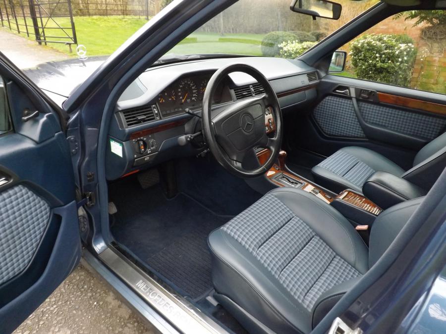 Интерьер Mercedes-Benz 500E (W124) 1993 года  (фото 5 из 21)